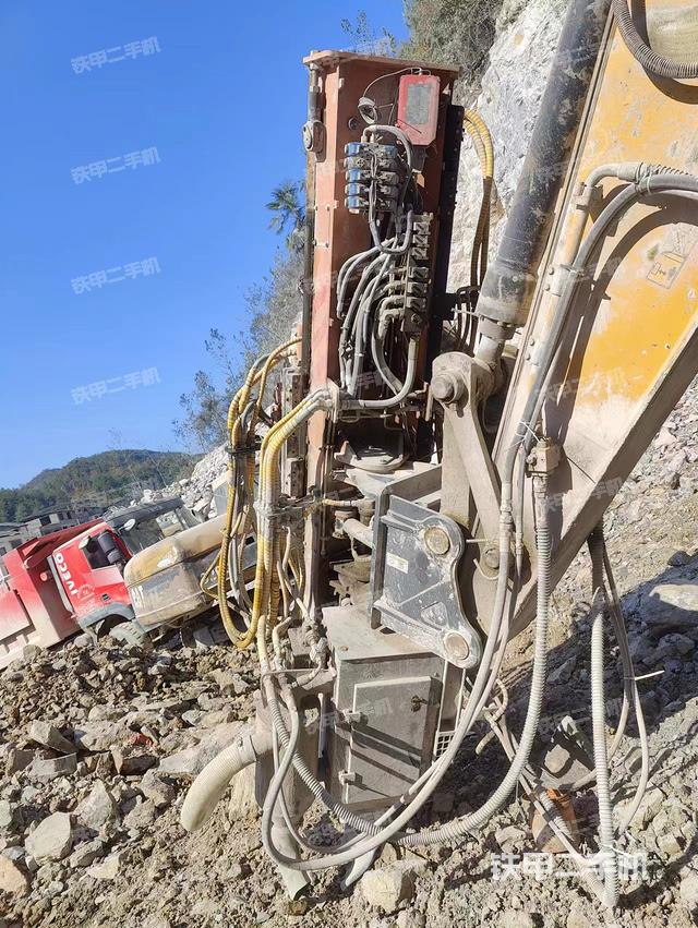 整機(jī)右側(cè)（設(shè)備外觀及核心部件）