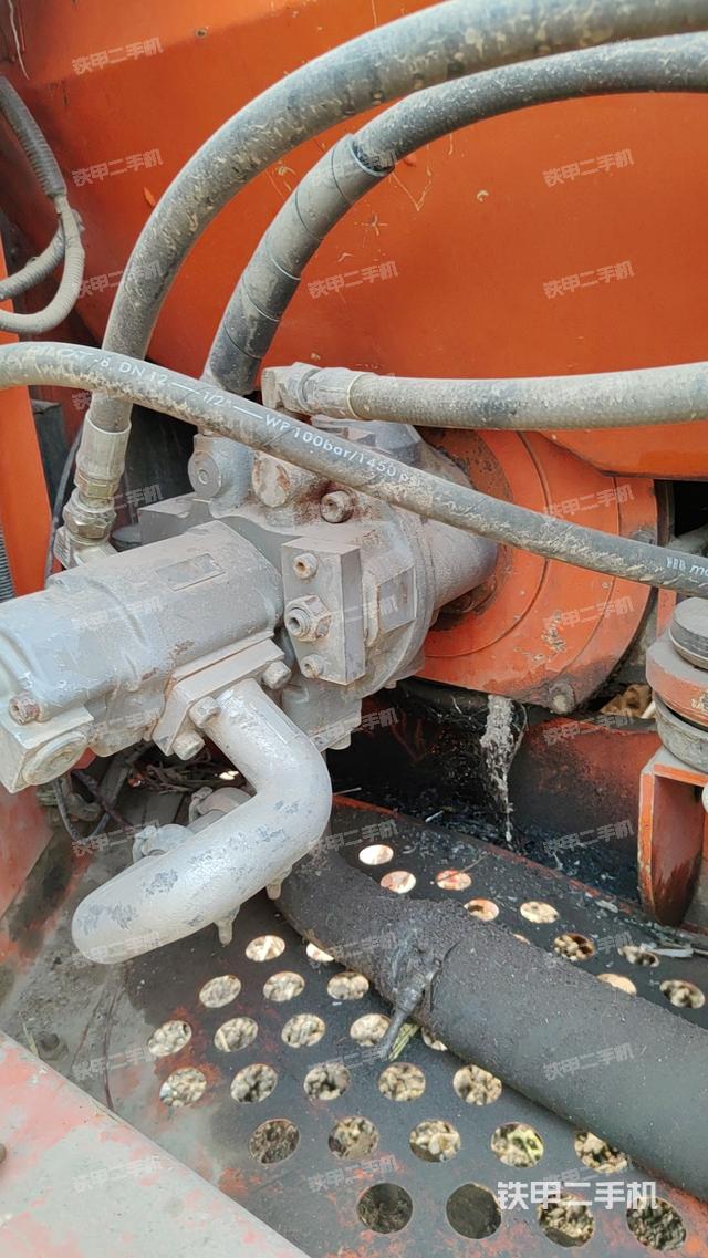 液壓泵艙室正面整體（整機(jī)外觀）