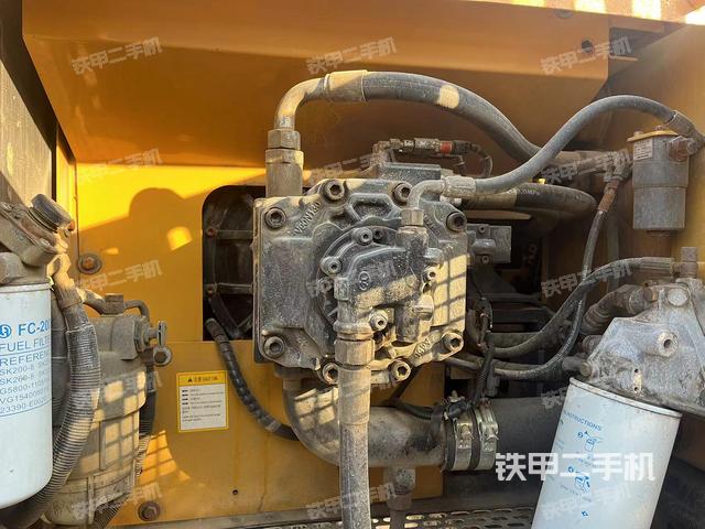 液壓泵艙室正面整體（整機(jī)外觀）