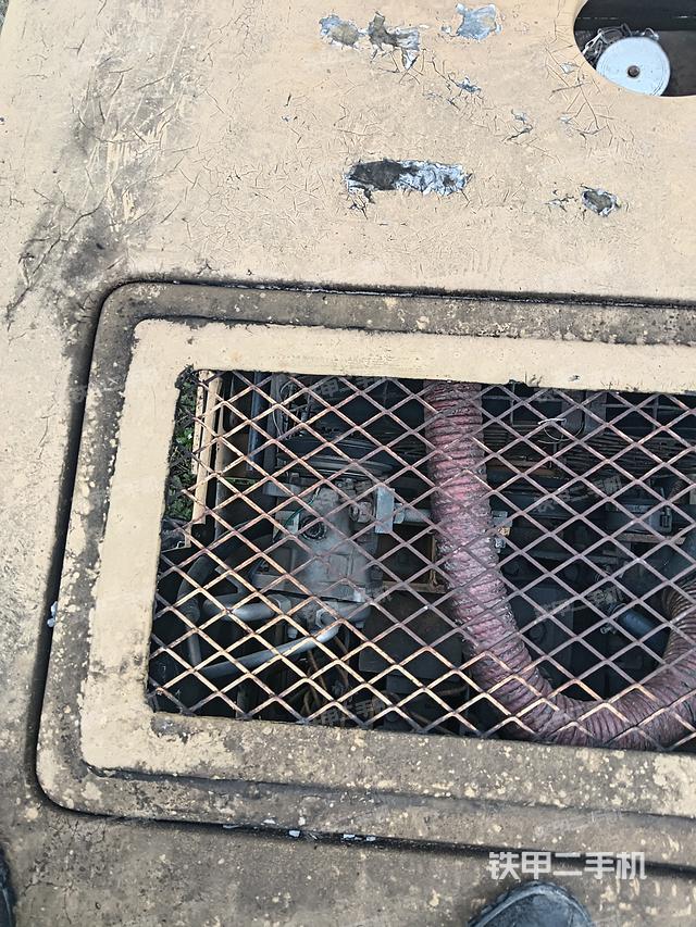 發(fā)動(dòng)機(jī)右側(cè)（整機(jī)外觀及大件）