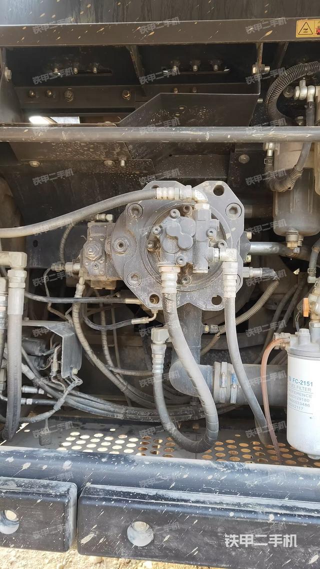 液壓泵艙室正面整體（整機(jī)外觀）