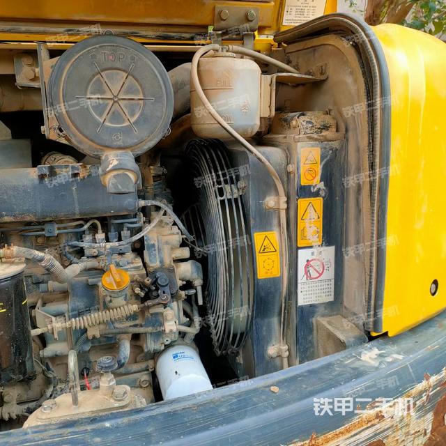 回轉(zhuǎn)馬達(dá)和主控閥（整機(jī)外觀）