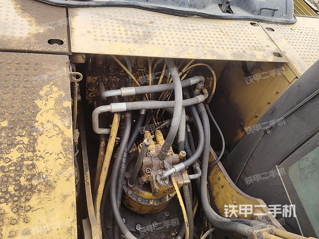 回轉(zhuǎn)馬達和主控閥（整機外觀）