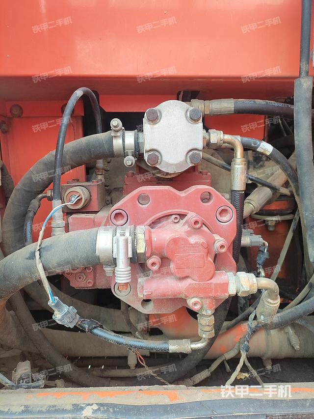 液壓泵艙室正面整體（整機(jī)外觀）