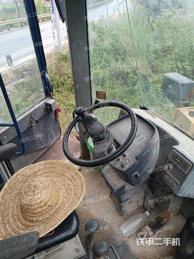 駕駛室工作臺(tái)（整機(jī)外觀及大件）