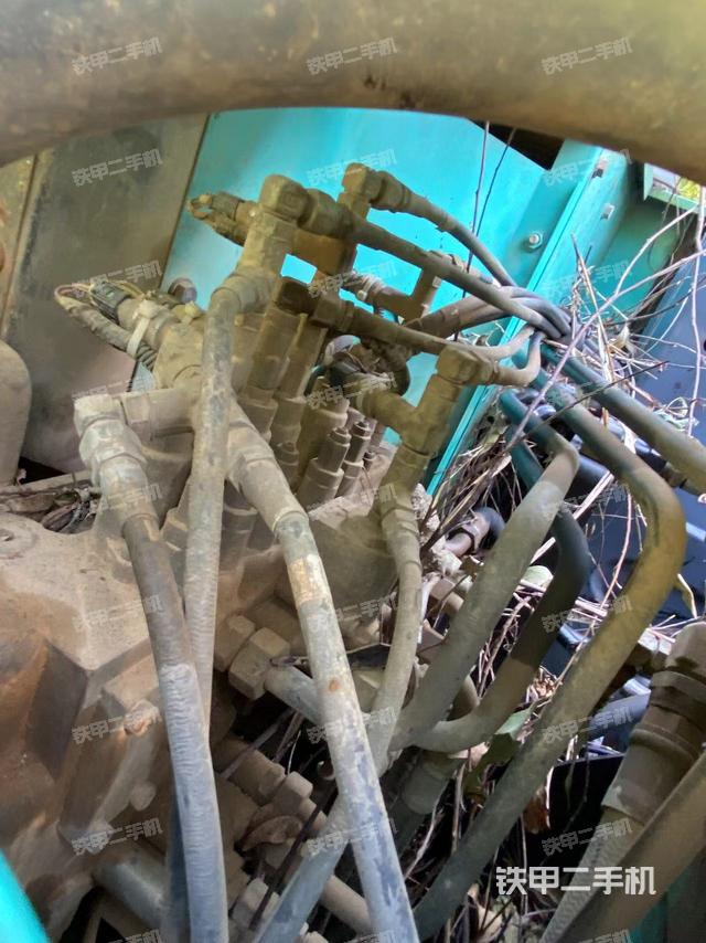 回轉(zhuǎn)馬達(dá)和主控閥（整機(jī)外觀）