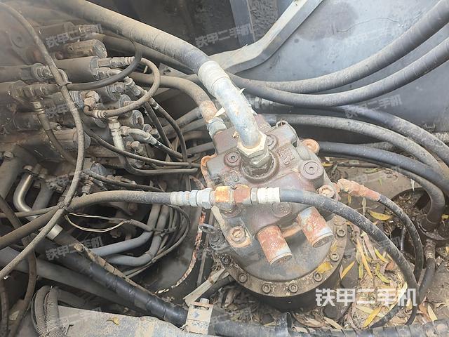 回轉(zhuǎn)馬達(dá)和主控閥（整機(jī)外觀）