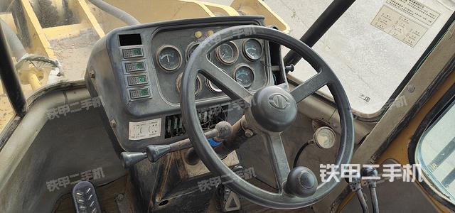 駕駛室工作臺(tái)（整機(jī)外觀及大件）