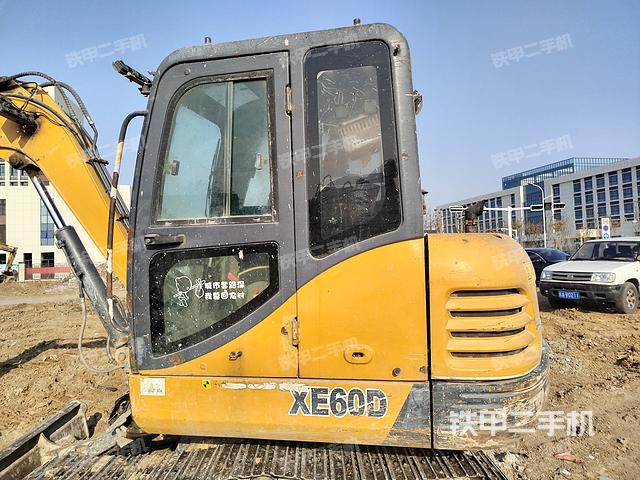 駕駛室整體（整機外觀）