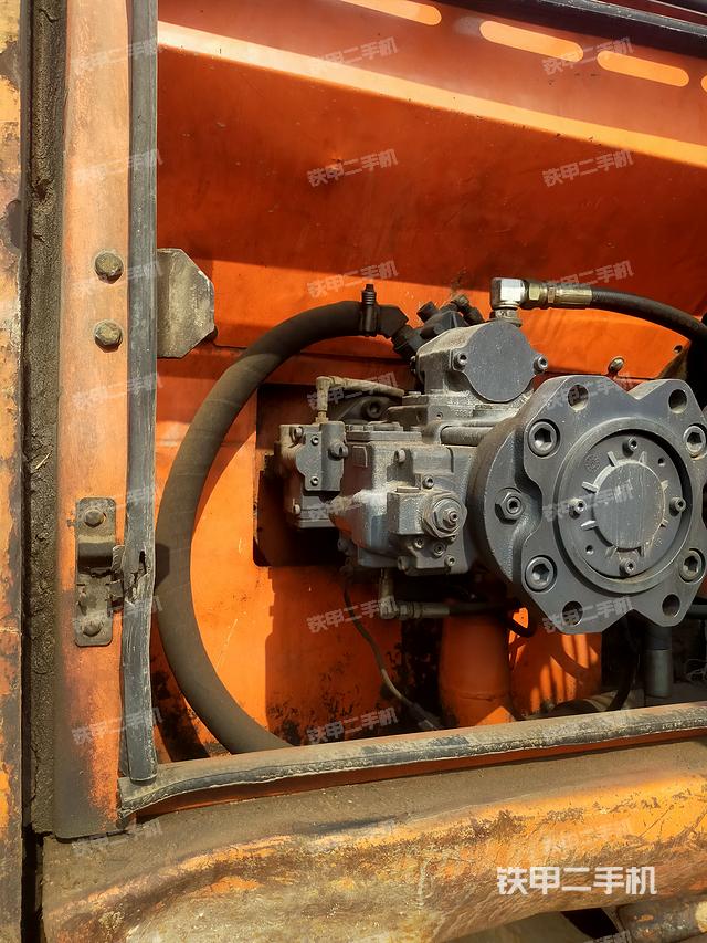 液壓泵艙室正面整體（整機(jī)外觀）