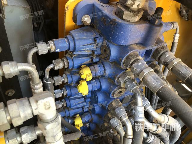 回轉(zhuǎn)馬達和主控閥（整機外觀）