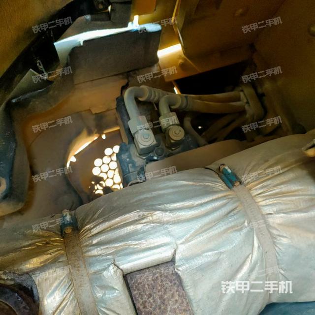 液壓泵艙室正面整體（整機(jī)外觀）