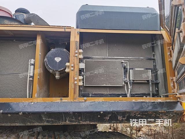 液壓泵艙室正面整體(整機外觀) 液壓泵艙室正面整體(整機外觀)