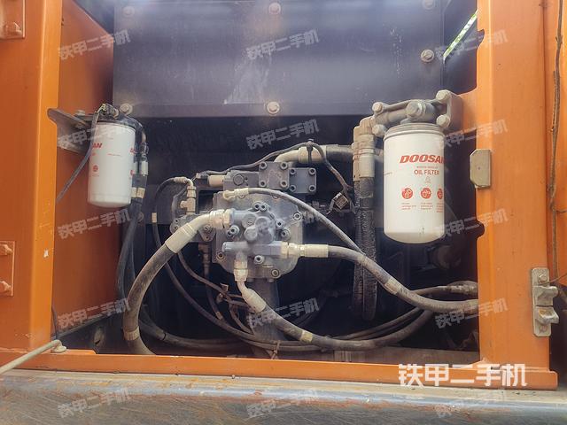 液壓泵艙室正面整體（整機(jī)外觀）