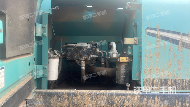 液壓泵艙室正面整體（整機(jī)外觀）