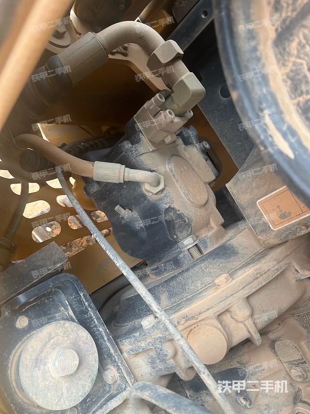 液壓泵艙室正面整體（整機(jī)外觀）