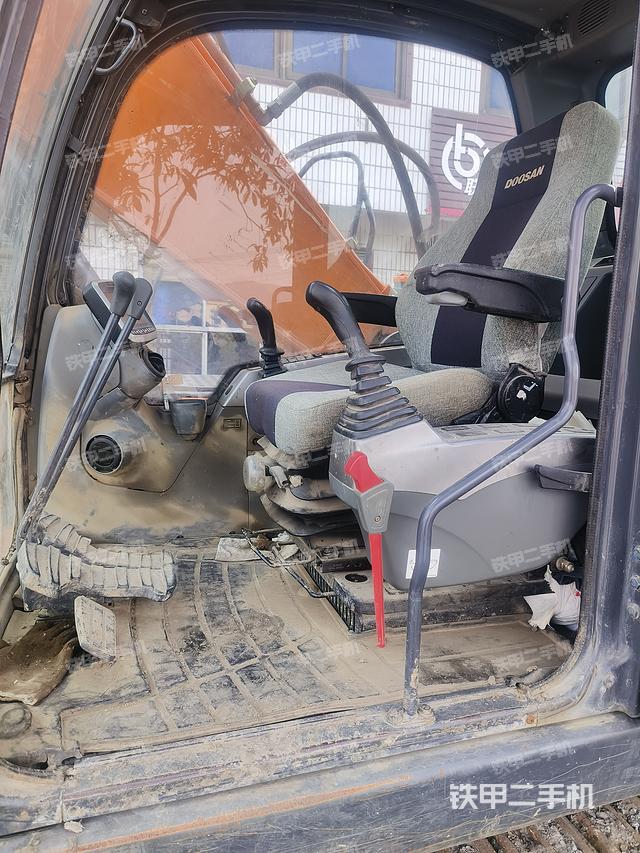 駕駛室整體（整機(jī)外觀）