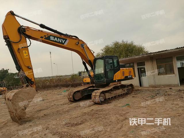 三一重工SY215C挖掘機(jī)