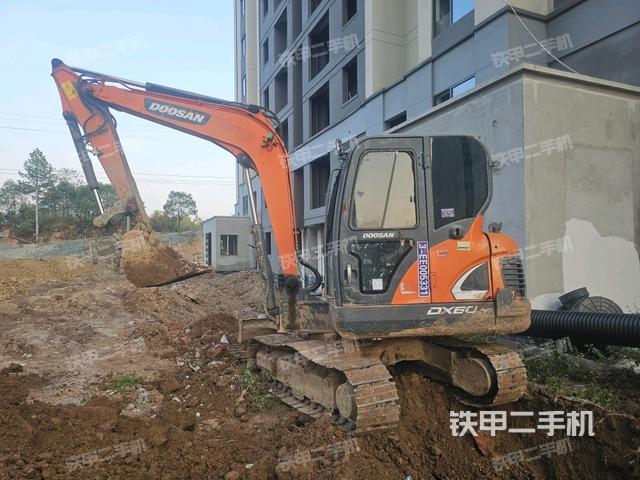 斗山DX55-9C挖掘机