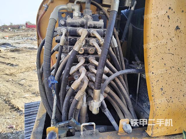 回轉(zhuǎn)馬達和主控閥（整機外觀）