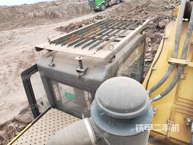 駕駛室頂部（整機外觀）