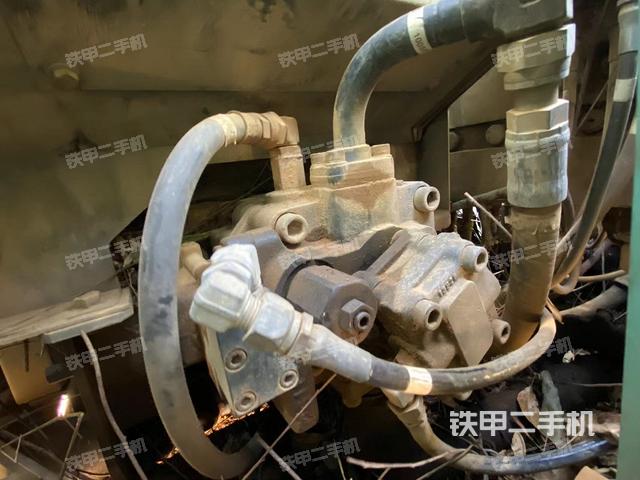 液壓泵艙室正面整體（整機(jī)外觀）