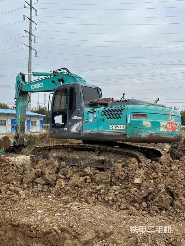神钢SK200-8挖掘机