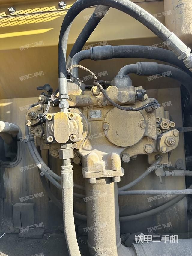 液壓泵艙室正面整體（整機(jī)外觀）