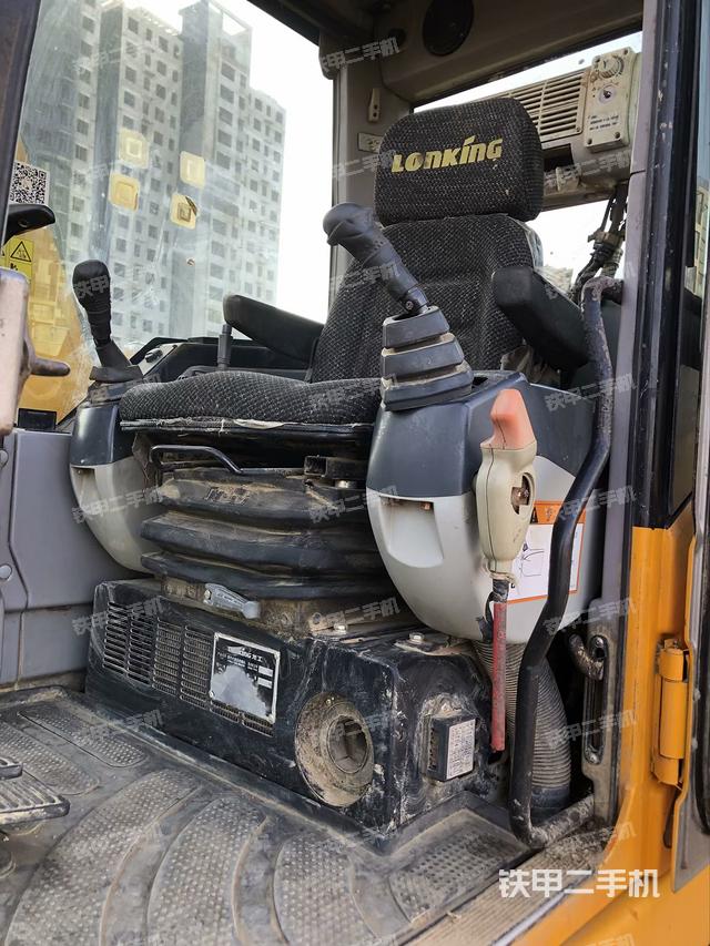 駕駛室整體（整機外觀）