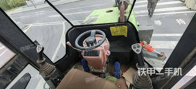 駕駛室操作臺（設(shè)備外觀及核心部件）