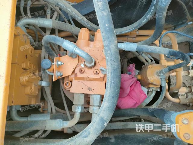 回轉馬達和主控閥（整機外觀）