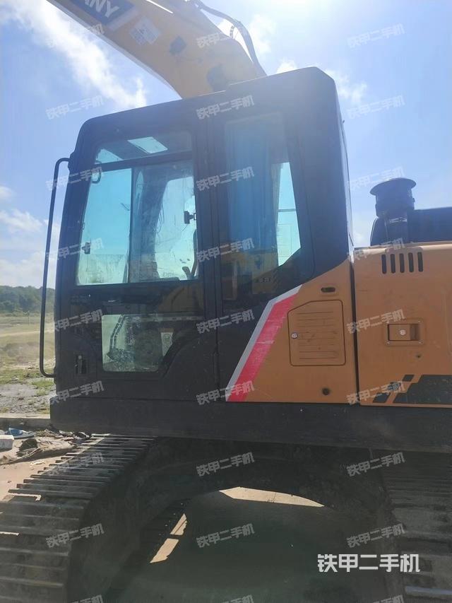 駕駛室整體(整機外觀) 駕駛室整體(整機外觀)