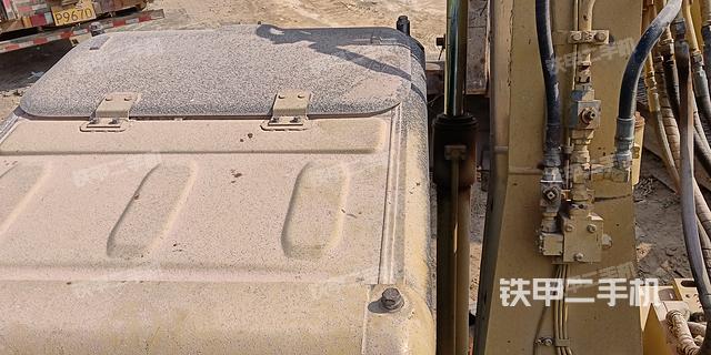 駕駛室頂部（整機外觀）