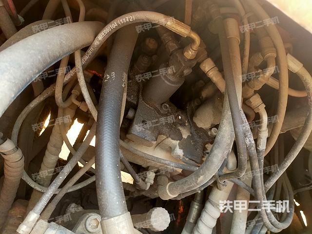 回轉(zhuǎn)馬達(dá)和主控閥（整機(jī)外觀）