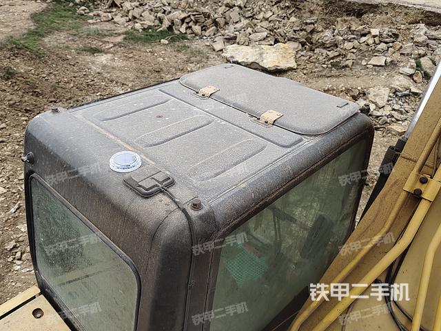 駕駛室頂部（整機外觀）