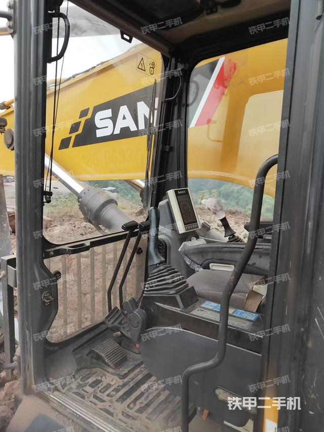 駕駛室整體（整機外觀）