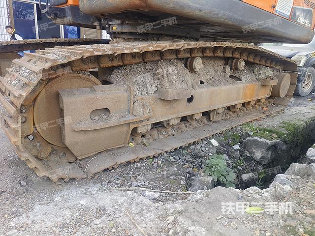 單側(cè)履帶整體（整機(jī)外觀）