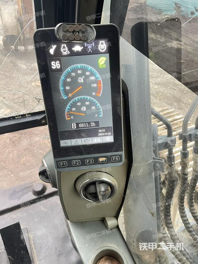 駕駛室整體（整機(jī)外觀）