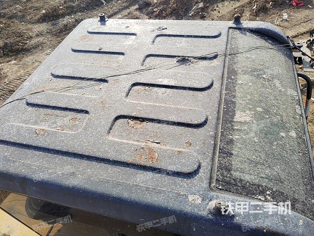 駕駛室頂部（整機外觀）