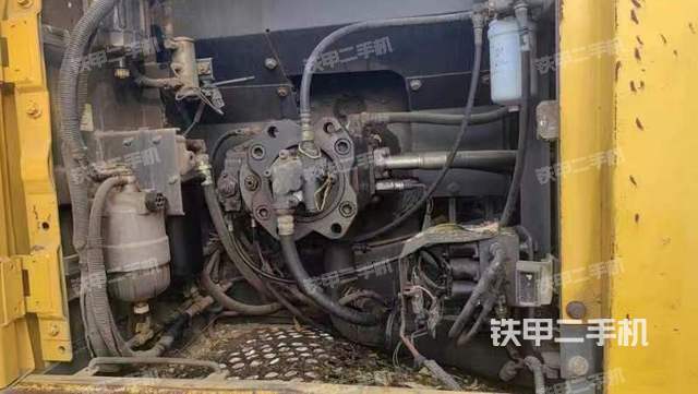 液壓泵艙室正面整體（整機(jī)外觀）