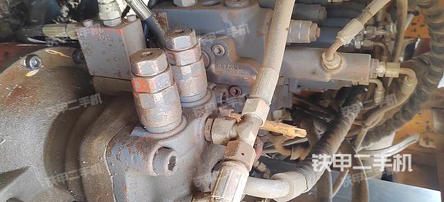 回轉(zhuǎn)馬達和主控閥（整機外觀）