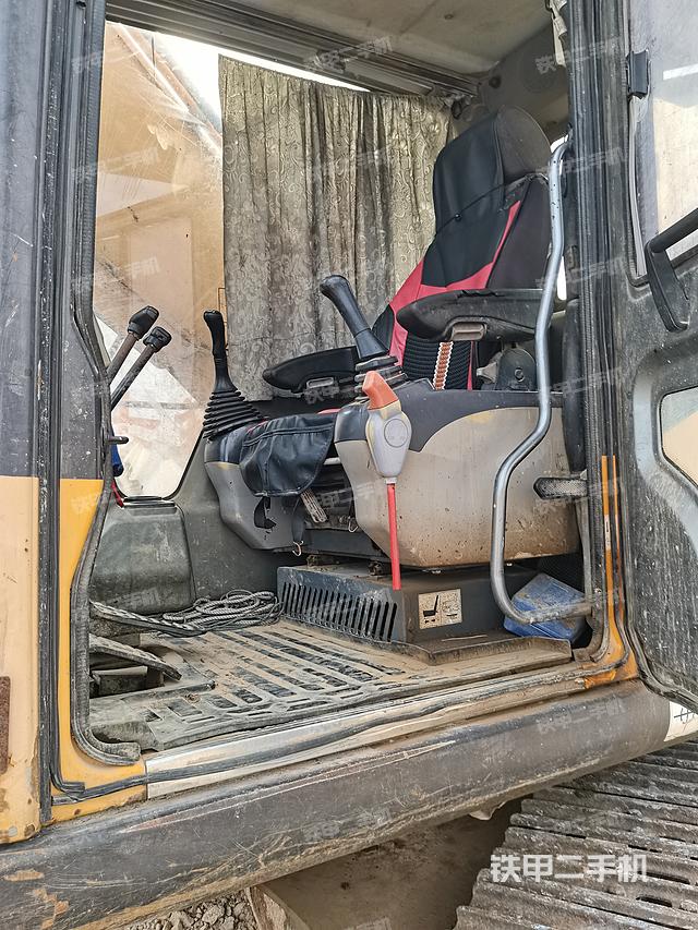 駕駛室整體（整機(jī)外觀）