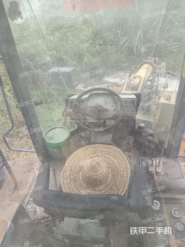 駕駛室操作臺(tái)（整機(jī)外觀及大件）