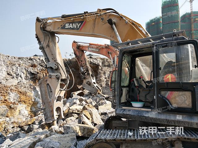 駕駛室頂部(整機外觀) 駕駛室頂部(整機外觀)