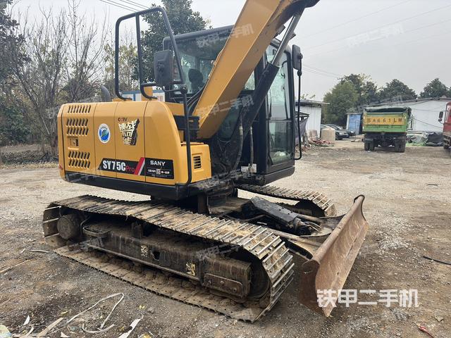 駕駛室頂部（整機外觀）