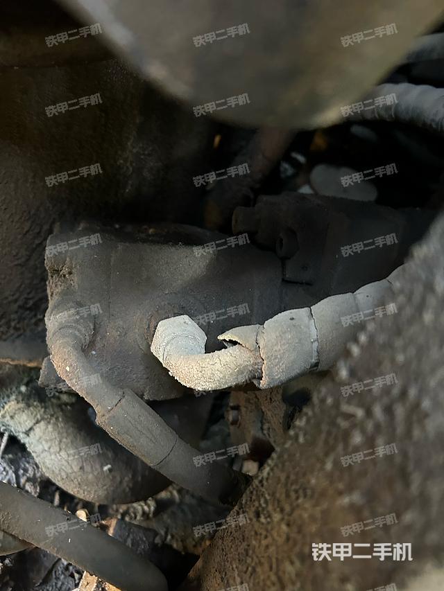 液壓泵艙室正面整體（整機(jī)外觀）