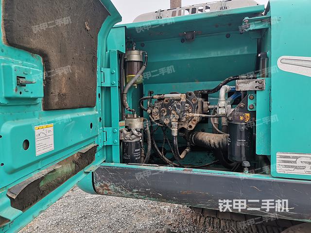 液壓泵艙室正面整體（整機(jī)外觀）