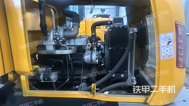 發(fā)動(dòng)機(jī)右側(cè)（整機(jī)外觀及大件）