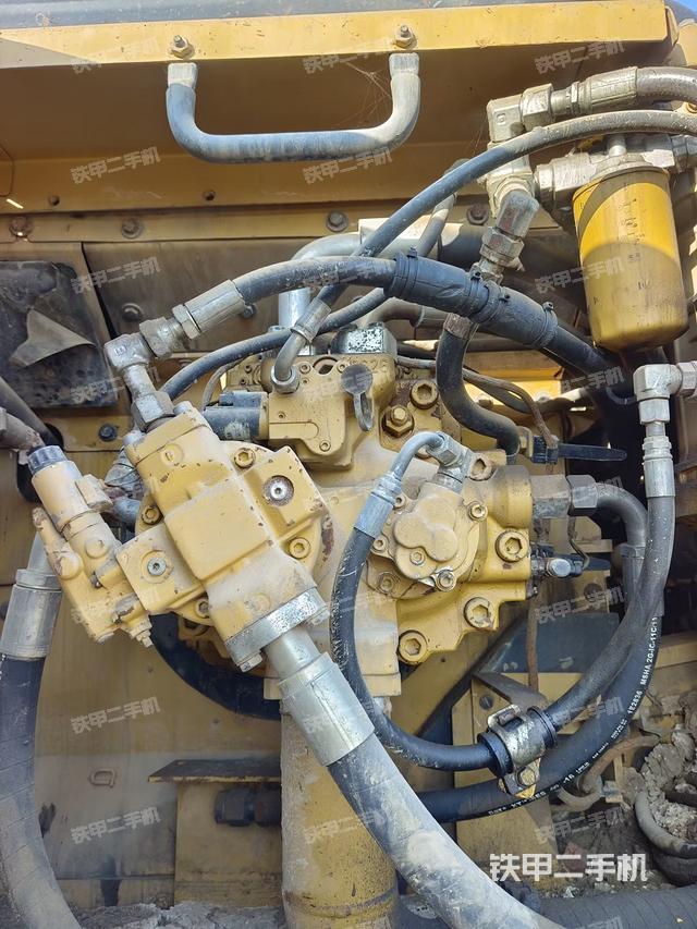 液壓泵艙室正面整體（整機(jī)外觀）