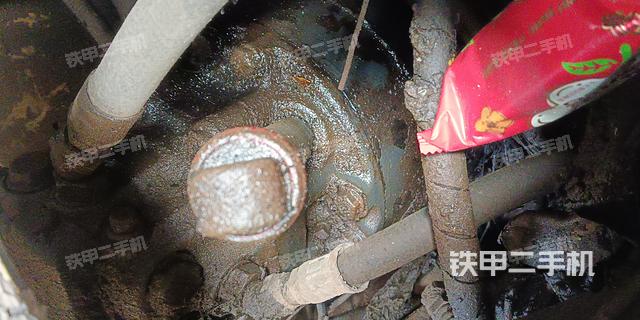 回轉(zhuǎn)馬達(dá)和主控閥（整機(jī)外觀）